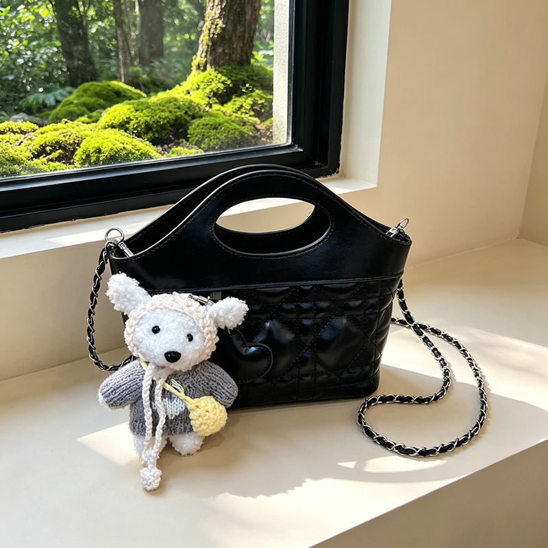 Quilted Glossy Chain Shoulder & Handbag